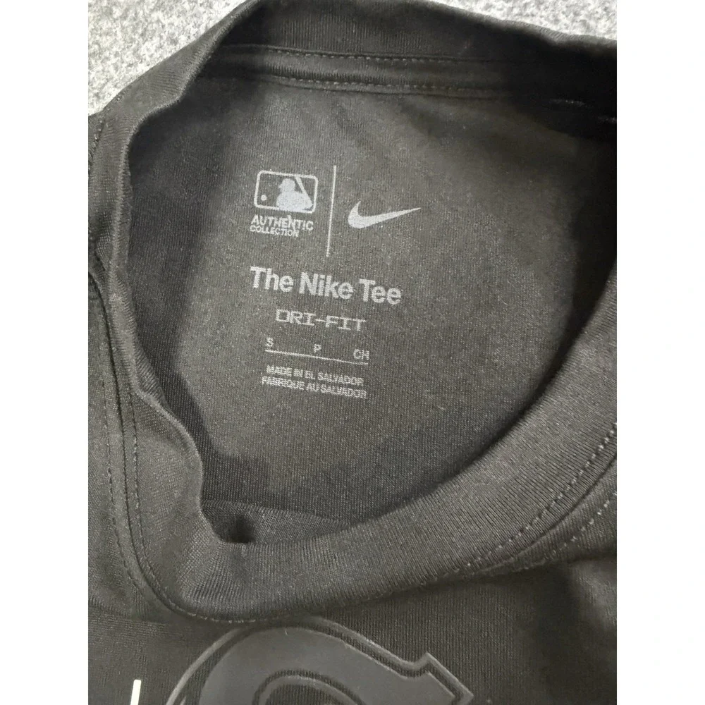 Nike‎ Chicago White Sox Dri-Fit Long Sleeve Shirt NWT Small